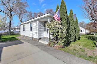 37 Austin Ave, East Providence, RI 02914