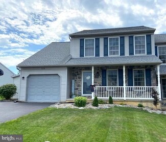 5038 Field View Dr, Mount Joy, PA 17552