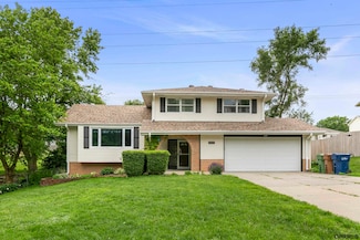 9009 Lee Cir, Bellevue, NE 68147