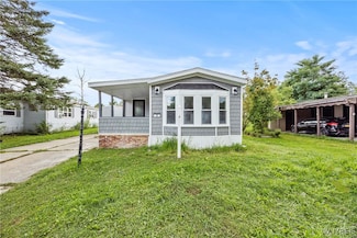 50 S Roxbury Dr, Hamburg, NY 14075