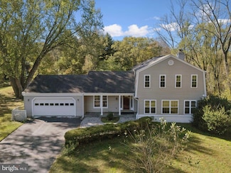 6102 Kings Color Dr, Fairfax, VA 22030