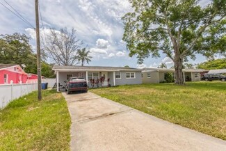 8611 Chinaberry Dr, Tampa, FL 33637