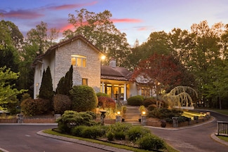 100 Hampton Rd, Signal Mountain, TN 37377