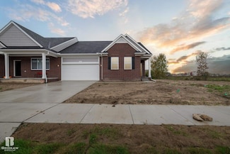 1421 Luxington Dr, Lapeer, MI 48446