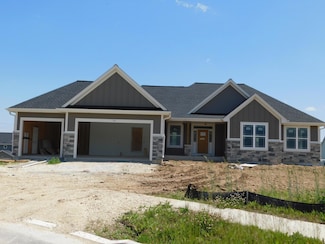 716 Hummingbird Ln, Grafton, WI 53024