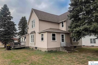 N Park St, Minnesota Lake, MN 56068