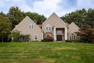 89 Pine Grove Cir, East Longmeadow, MA 01028