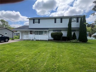 7423 Sunnydale Dr, Niagara Falls, NY 14304