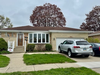 7441 W Mulford St, Niles, IL 60714