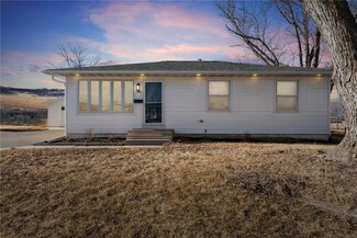938 Owen St NW, Cedar Rapids, IA 52405