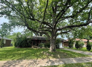 329 Kirk Dr, Saint Louis, MO 63135