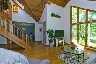 11 Homestead Ln, Rockport, ME 04856