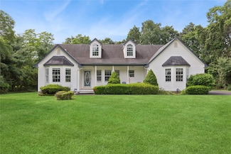 4 Pine Cone Ct, Moriches, NY 11955