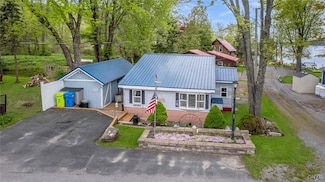21 S Lake Rd, de Ruyter, NY 13052