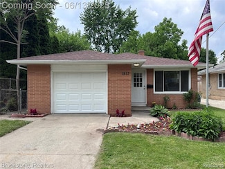 1813 Oxford St, Saginaw, MI 48602