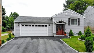 12 Oakmont St, Webster, MA 01570