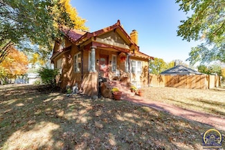 2330 SW Hazelton Ct, Topeka, KS 66606