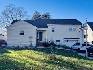 911 Parks Ln, Ottawa, IL 61350