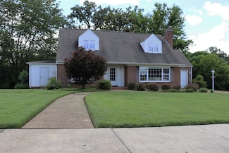 805 River Bluff Dr, Sheffield, AL 35660