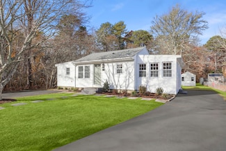 21 Weston Ave, Wareham, MA 02571