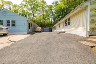 746-748 Alden St, Springfield, MA 01109