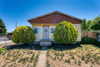 36 N F St, Toppenish, WA 98948