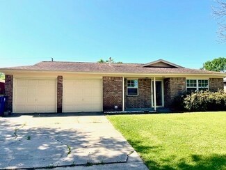 505 W Mimosa St, Angleton, TX 77515