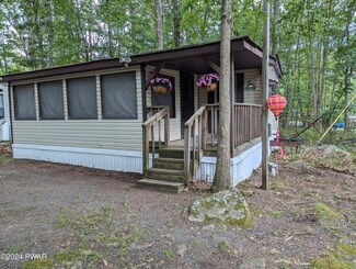 1944 Cardinal Ln, Shohola, PA 18458