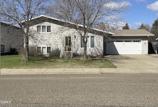 939 1st Ave W, Dickinson, ND 58601