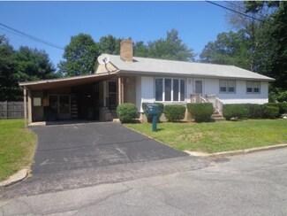 12 Fernand St, Manchester, NH 03103