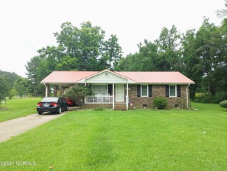1205 Old Lumberton Rd, Whiteville, NC 28472