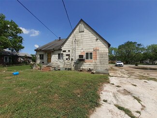 2217 Rev Dr Ransom Howard St, Port Arthur, TX 77640
