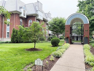 4235 W Pine Blvd Unit 21, Saint Louis, MO 63108