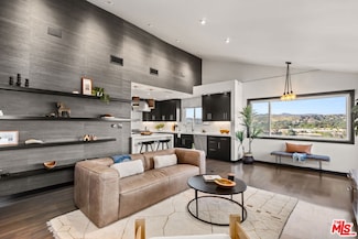 28207 Laura la Plante Dr, Agoura Hills, CA 91301