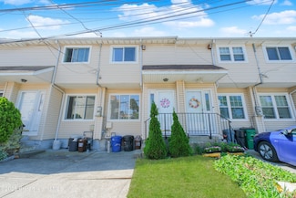 24 Houston Ln, Staten Island, NY 10302