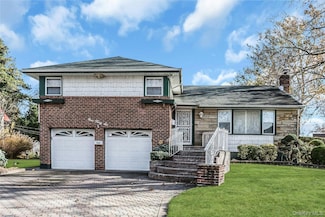 946 Bard Rd, Westbury, NY 11590