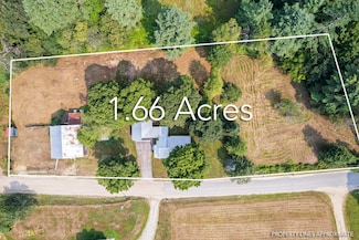 133 E Oxford Rd, Minot, ME 04258