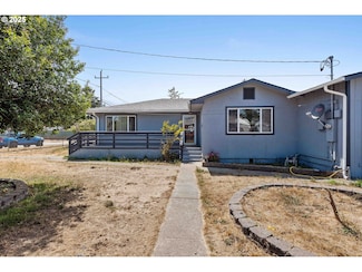 1366 Lakeshore Dr, Coos Bay, OR 97420