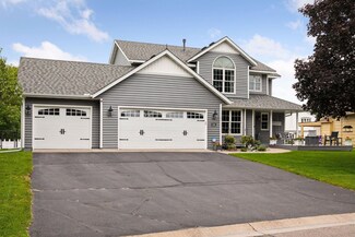 5326 89th Crescent Cir N, Brooklyn Park, MN 55443