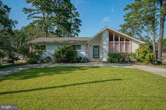 320 Cedar Lake Dr, Williamstown, NJ 08094
