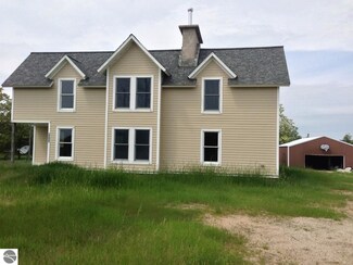 8834 Aylsworth Rd, Benzonia, MI 49616