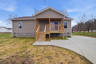 104 Fairground Dr, Waverly, TN 37185