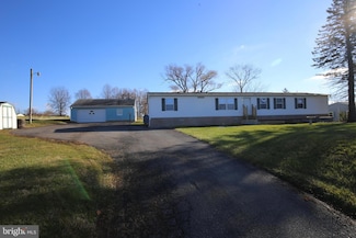 2437 Lebanon Rd, Manheim, PA 17545