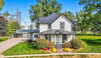402 E Railroad St, Wayland, IA 52654