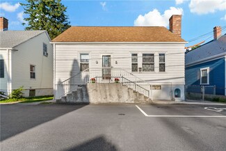 32 Pearse Ave, Bristol, RI 02809