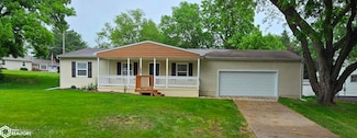 1002 Maywood Dr, Oskaloosa, IA 52577