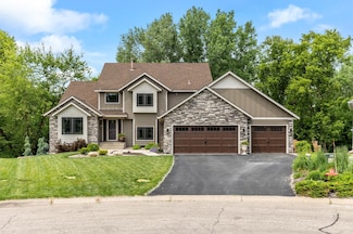521 Eastwood Ct, Saint Paul, MN 55123