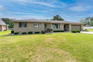 333 California St, Savanna, IL 61074
