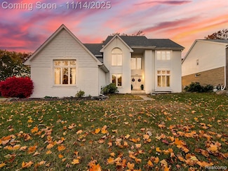 7359 Woodlore Dr, West Bloomfield, MI 48323