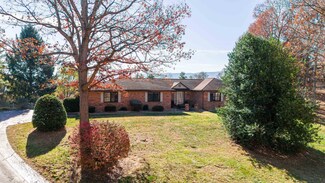 124 Woodview Ct, Stuarts Draft, VA 24477